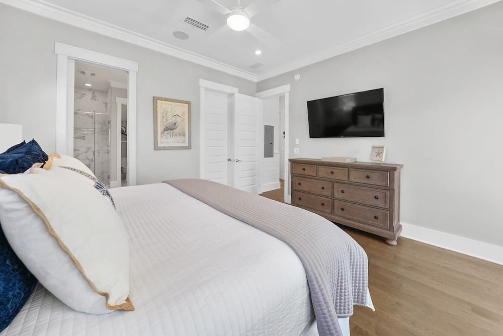 Sandy Bottoms 4 Bedroom Home by Redawning