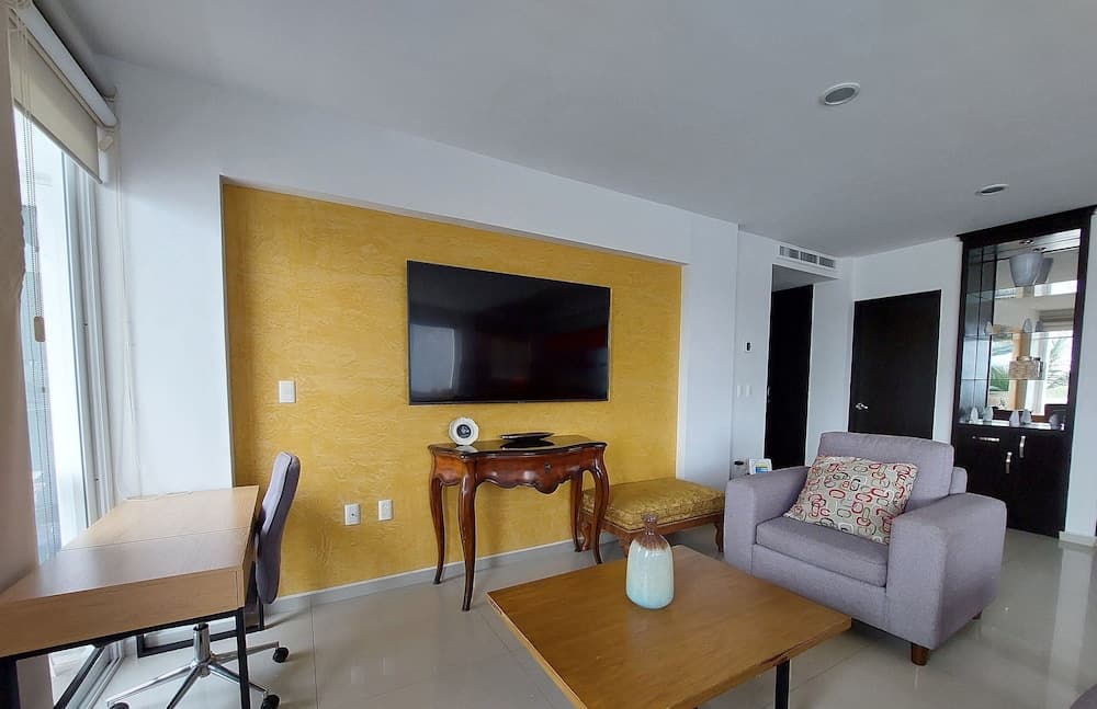 Condo con vista al mar en Torre 2501