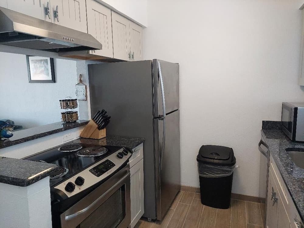 Bay Tree D6 Condo by Redawning