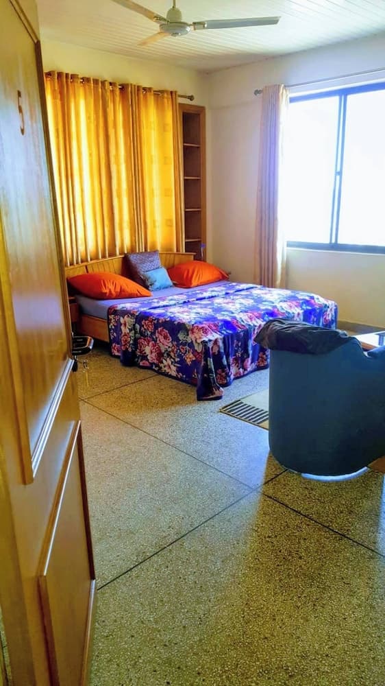 Room in Guest Room - Renajoe Exclusive Guesthouse Tema Community 9