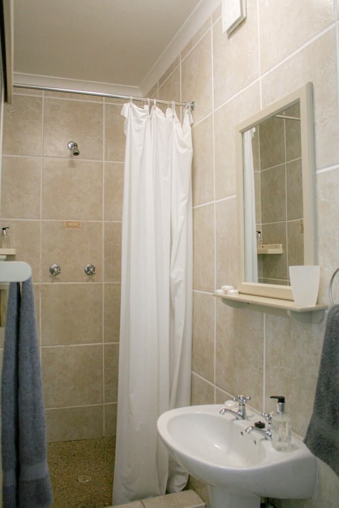 Room in Apartment - Cozy Crner, Home Away From Home, Near From Pristine Beaches Num2