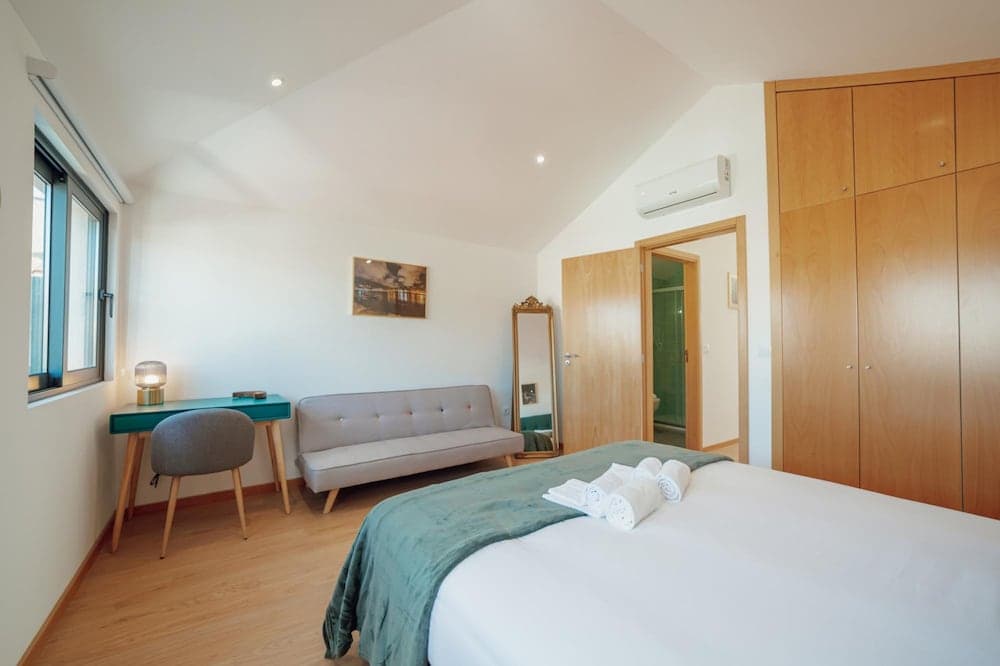 Modern Stylish Apartment III by Vacationy