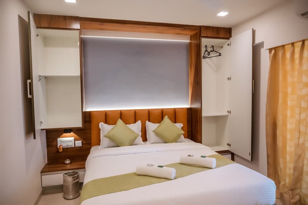 Hotel Heraa International