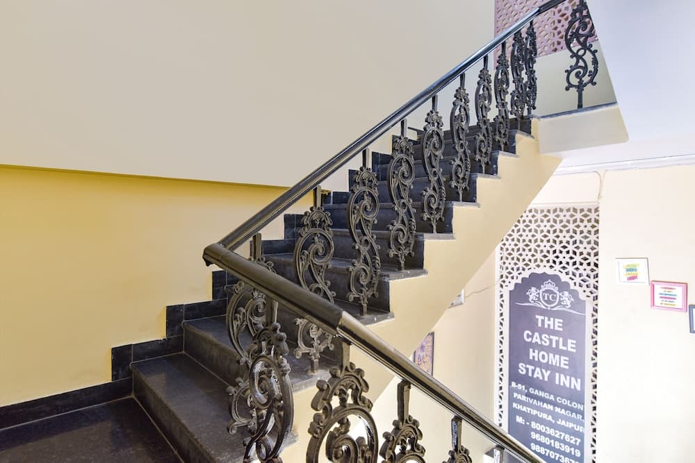 Fabhotel The Castle Homestay Inn