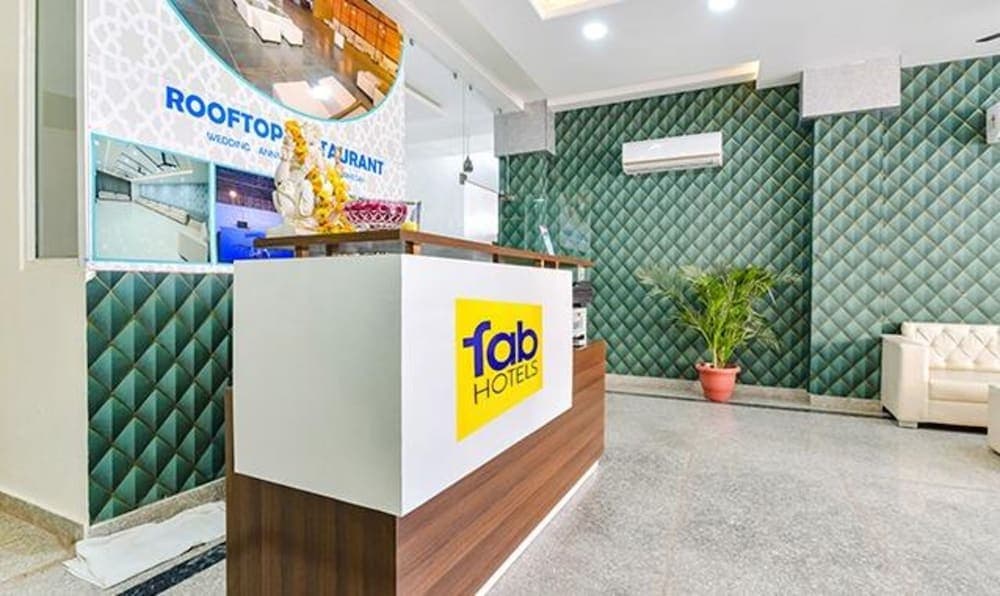 Fabhotel Cm Palace