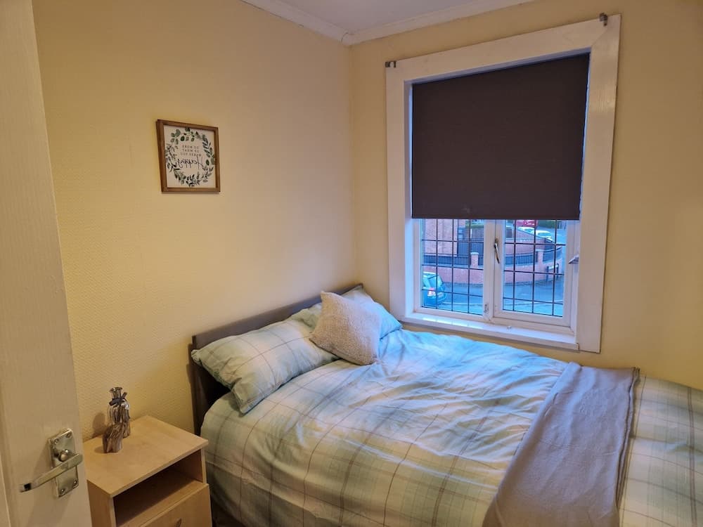 Lovely, Large 3 - Bedroom House in Preston