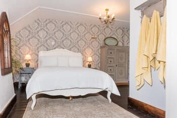 A Charming Cosy Cottage in Bridport