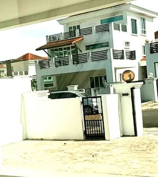 OYO HOME 90769 Flo Inn Homestay Bsi