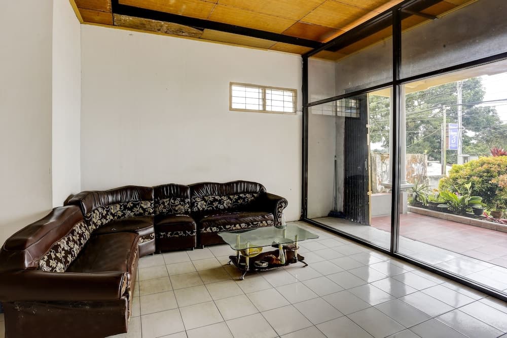 Hotel O Penginapan Aina Syariah