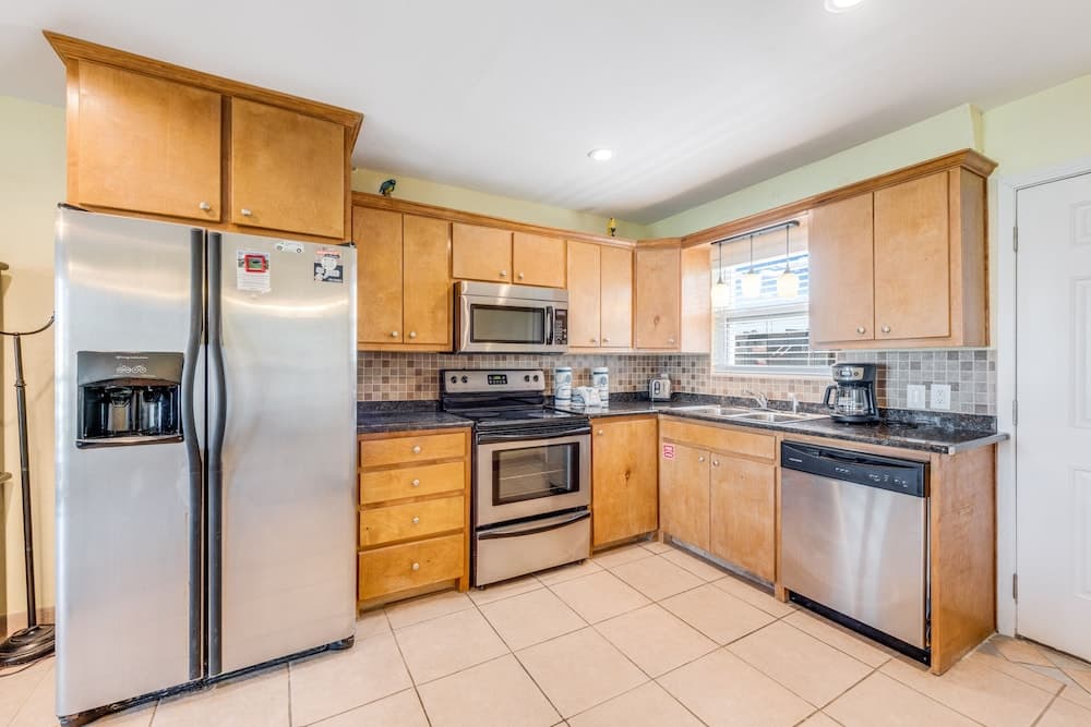 Bay Tree D1 Condo by Redawning