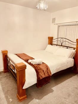 Charming 3-bed Holiday House in Birmingham