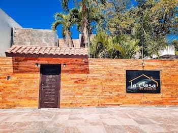 Hostal la casa de madera