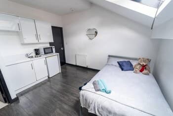 Stunning Studio by QE and Uob!