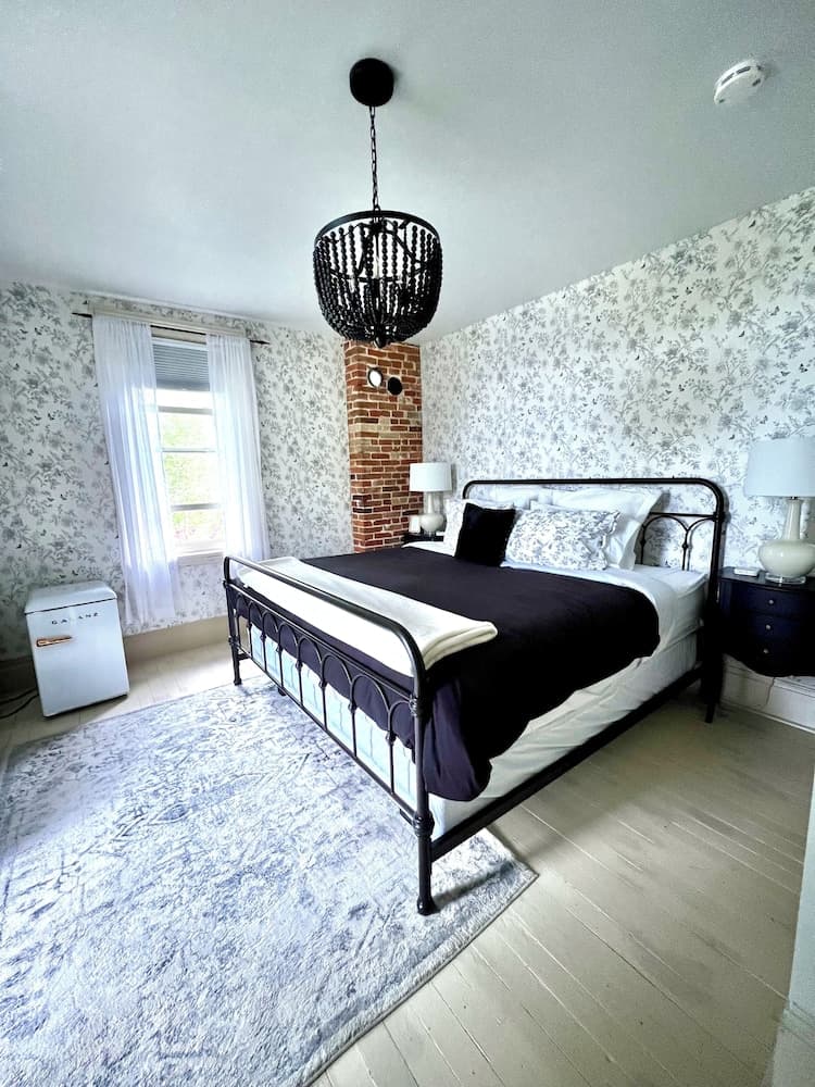 The Saucy Willow Inn and Cottages