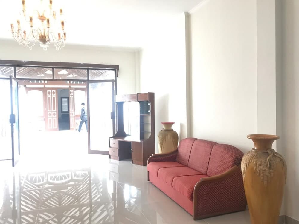 OYO 92468 Roemah Djatinegara