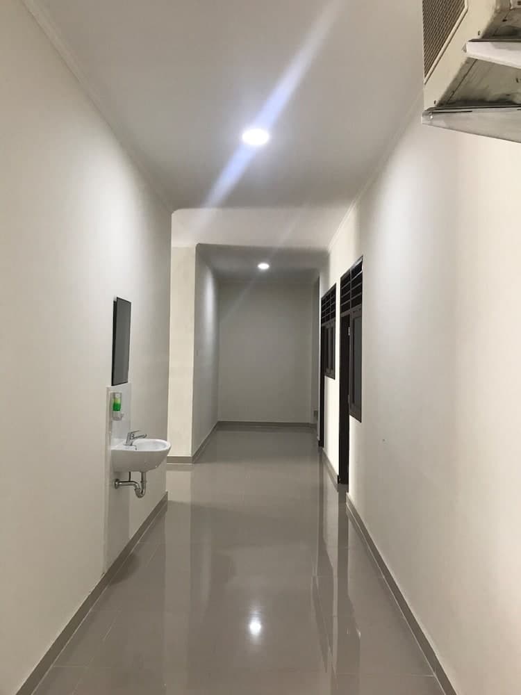 OYO 92468 Roemah Djatinegara