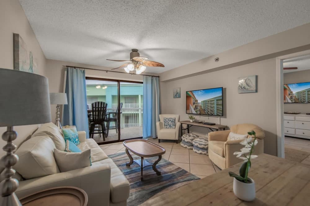 Charming Condo on Beach Indoor Outdoor Pool