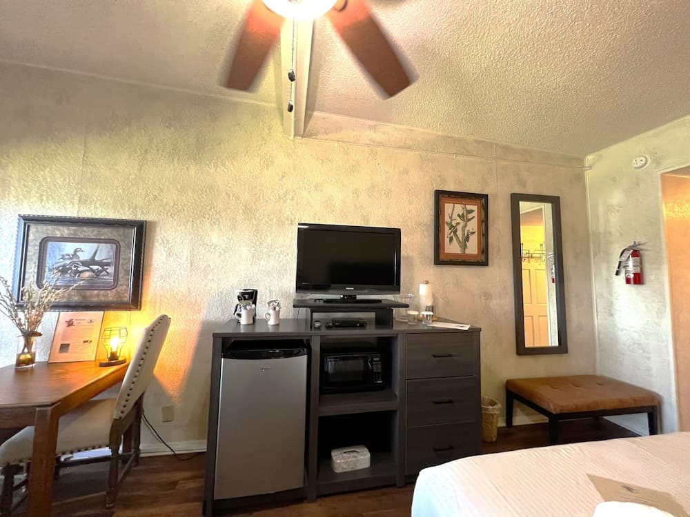 Mountain Harbor Queen Guest Room on Lake Ouachita by RedAwning