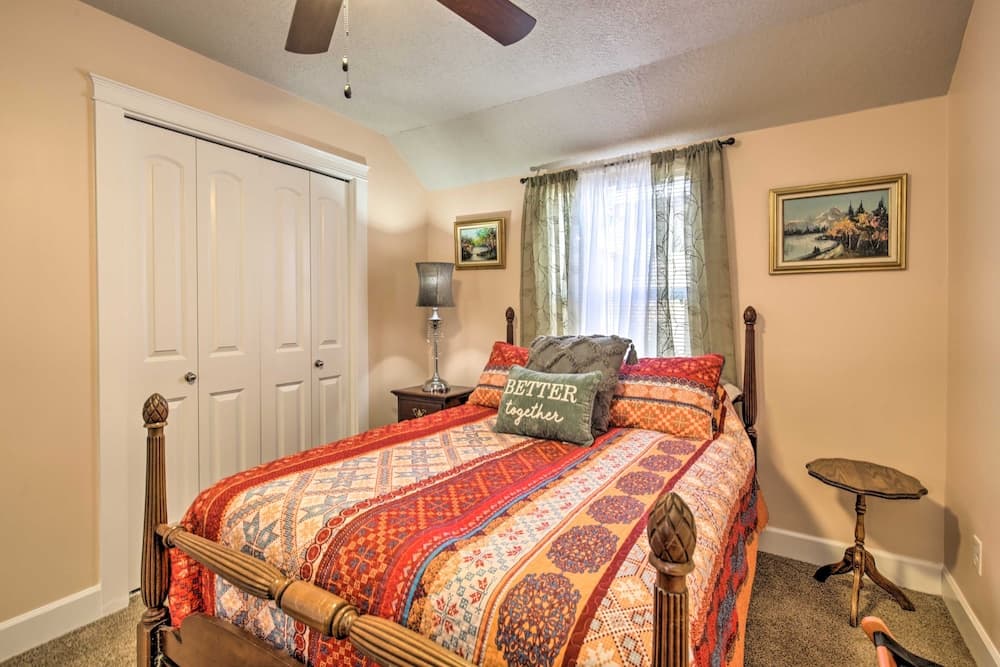 Diva's Den - West Salem Bungalow 3 Bedroom Bungalow by Redawning