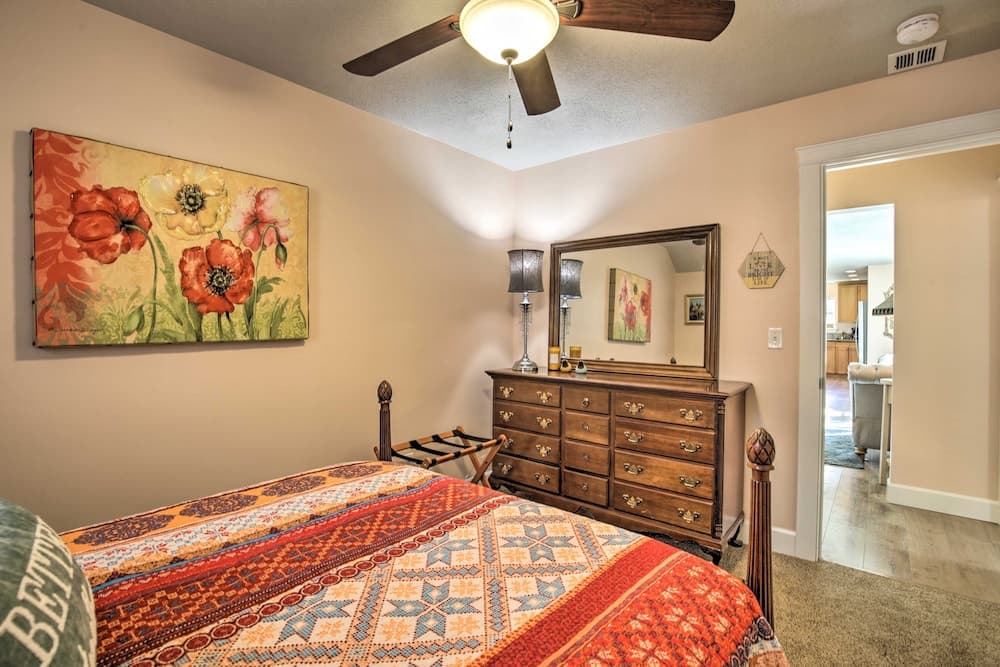 Diva's Den - West Salem Bungalow 3 Bedroom Bungalow by Redawning