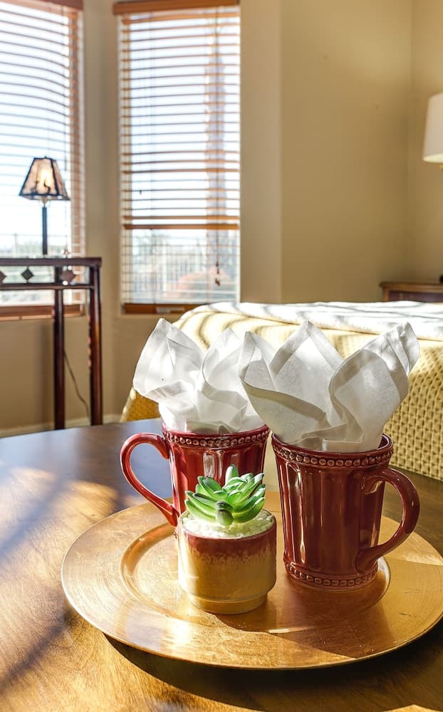 120th Avondale 3 Bedroom Home by Redawning