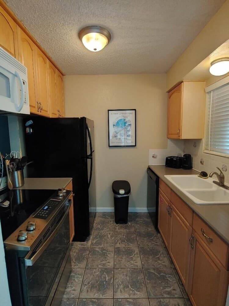 Bay Tree D9/10 2 Bedroom Condo by Redawning