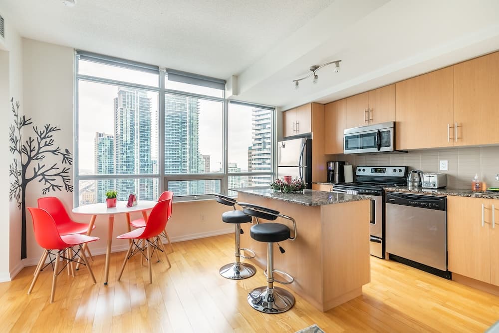 Stylish 1BR in Heart of City 2204