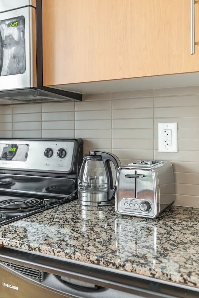 Stylish 1BR in Heart of City 2204