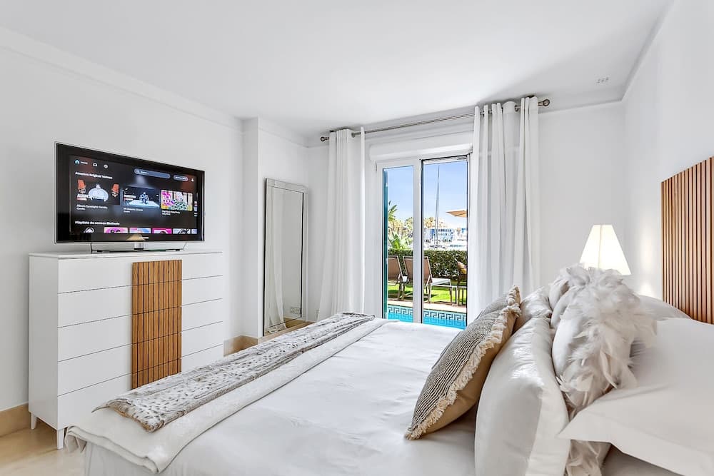 YOLO Spaces - Sotogrande Marina Luxury Apartment