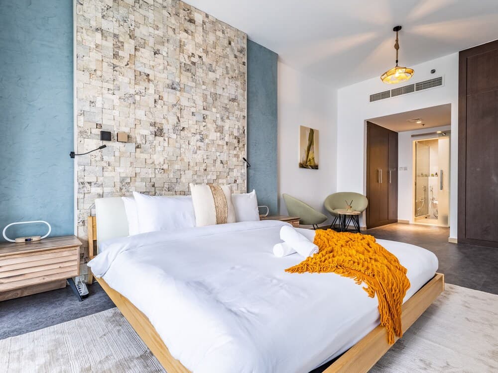 Lakeside Serenity Retreat with Soothing Lake Views