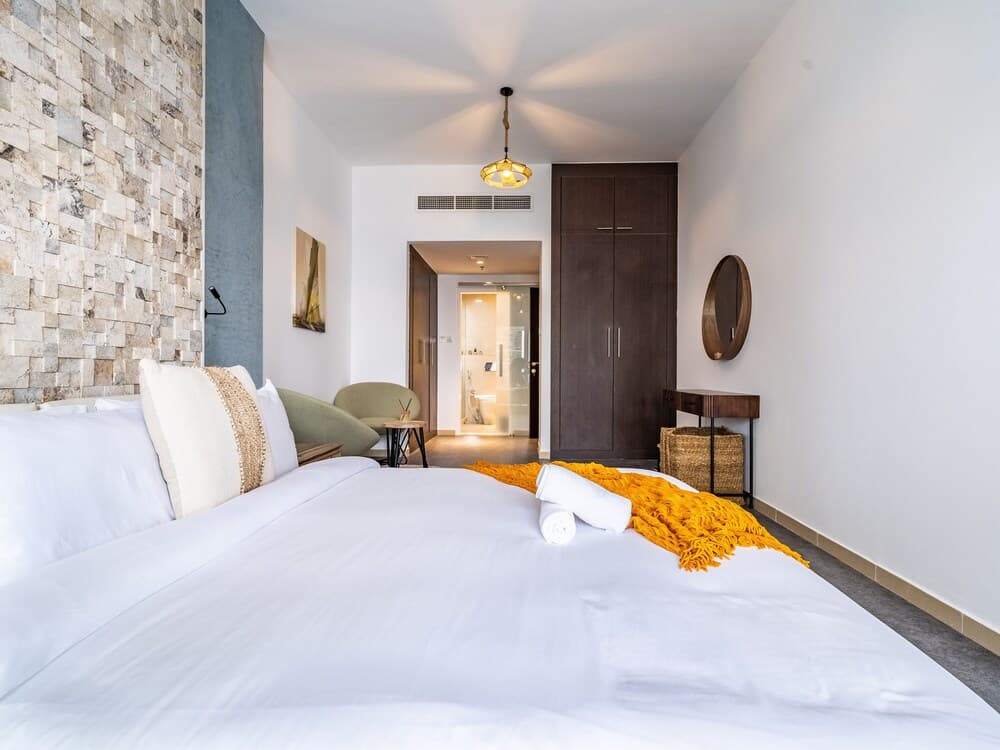 Lakeside Serenity Retreat with Soothing Lake Views