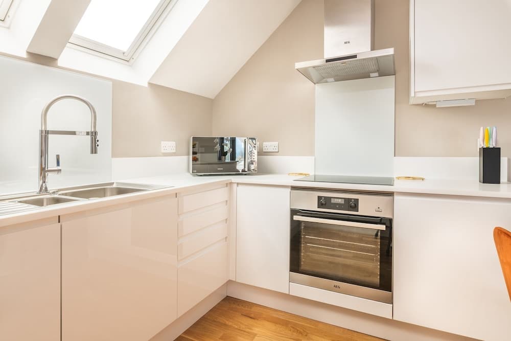 Elliot Oliver - Luxury Penthouse Apartment With Sea View