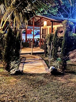 Las Rocas Village Ecohotel