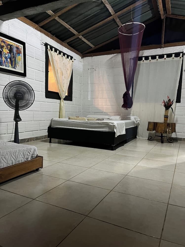 Las Rocas Village Ecohotel