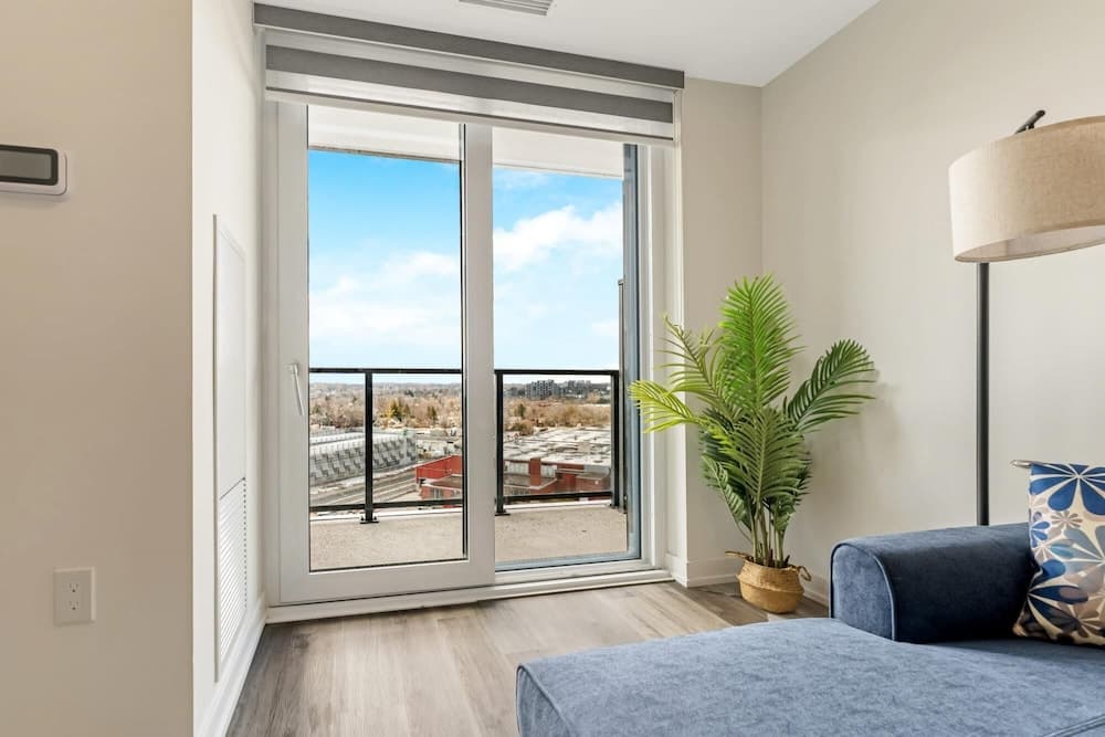 Luxury 1BR Condo - King Bed Private Balcony