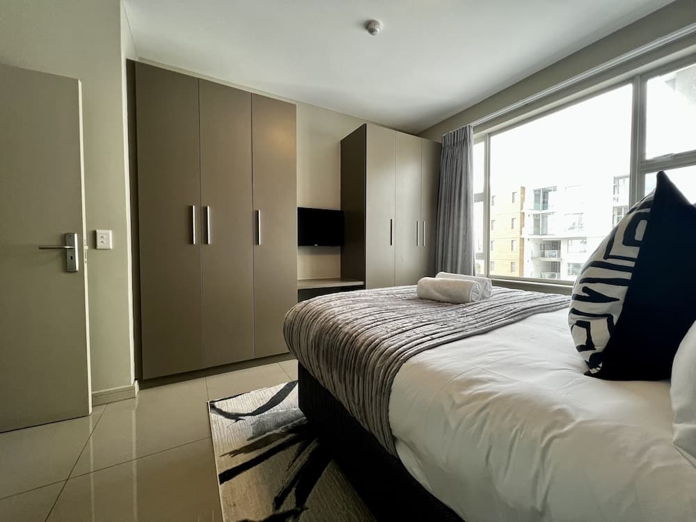 The Tyrwhitt Unit 1112