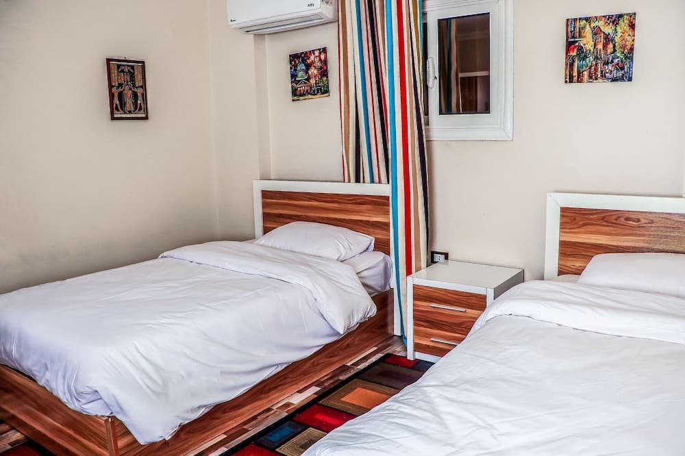 Grand Pyramids Motel