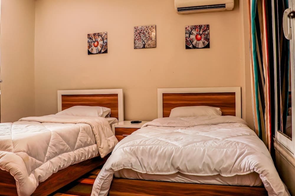 Grand Pyramids Motel