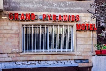 Grand Pyramids Motel