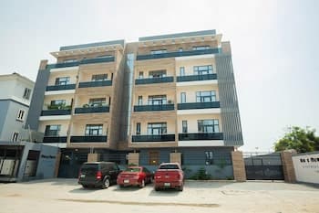 Impeccable 2-bed Apartment in Lekki With Snooker