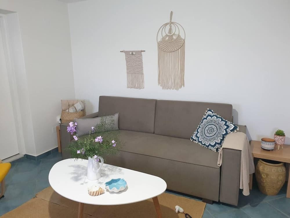 Beachside Retreat - Sleeps 4, Terrace & Views