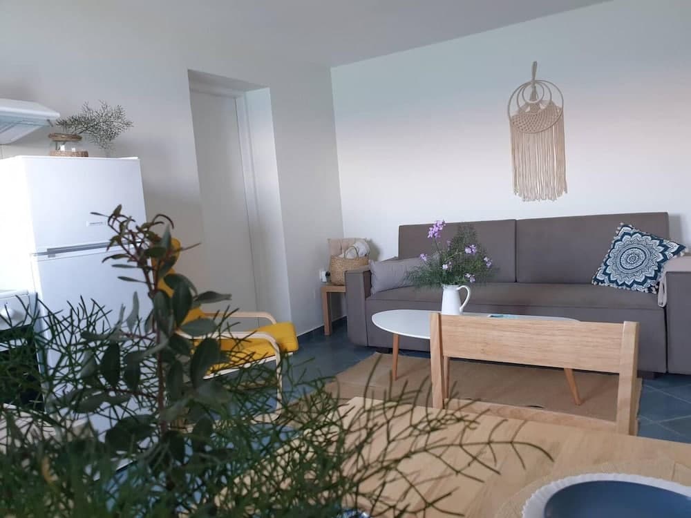 Beachside Retreat - Sleeps 4, Terrace & Views