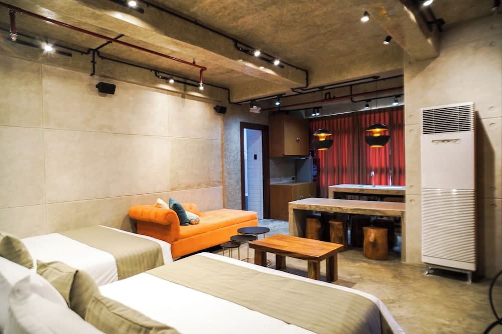 Aqua Frontier Hotel and Restaurant