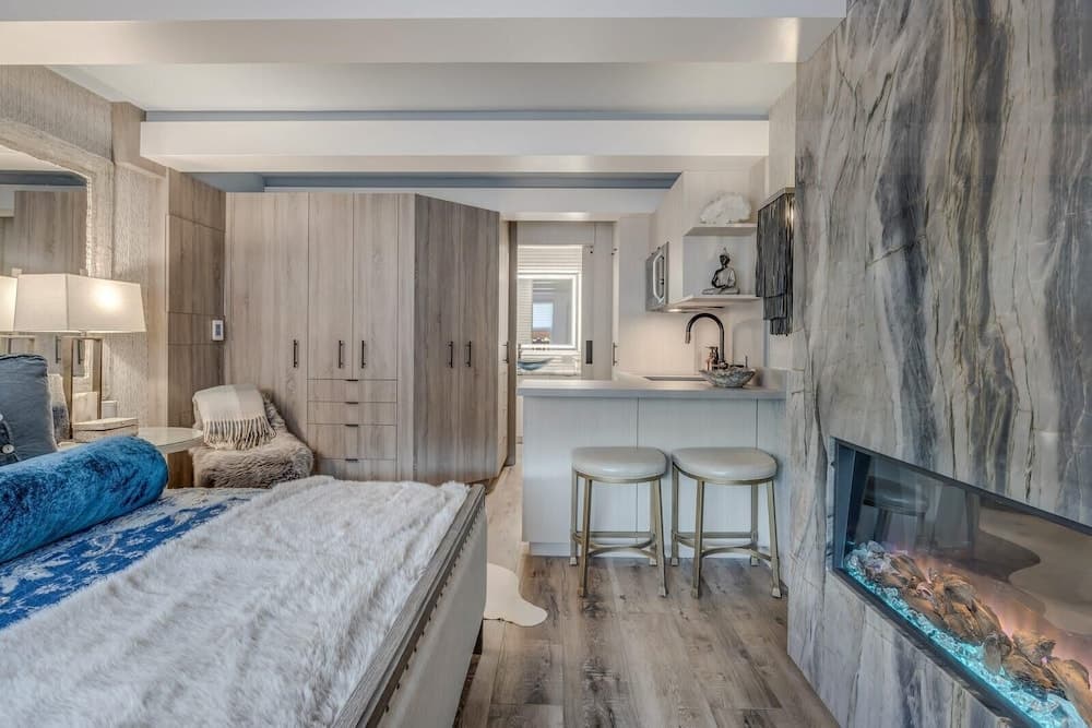 Glamorous Designer Studio - in Town