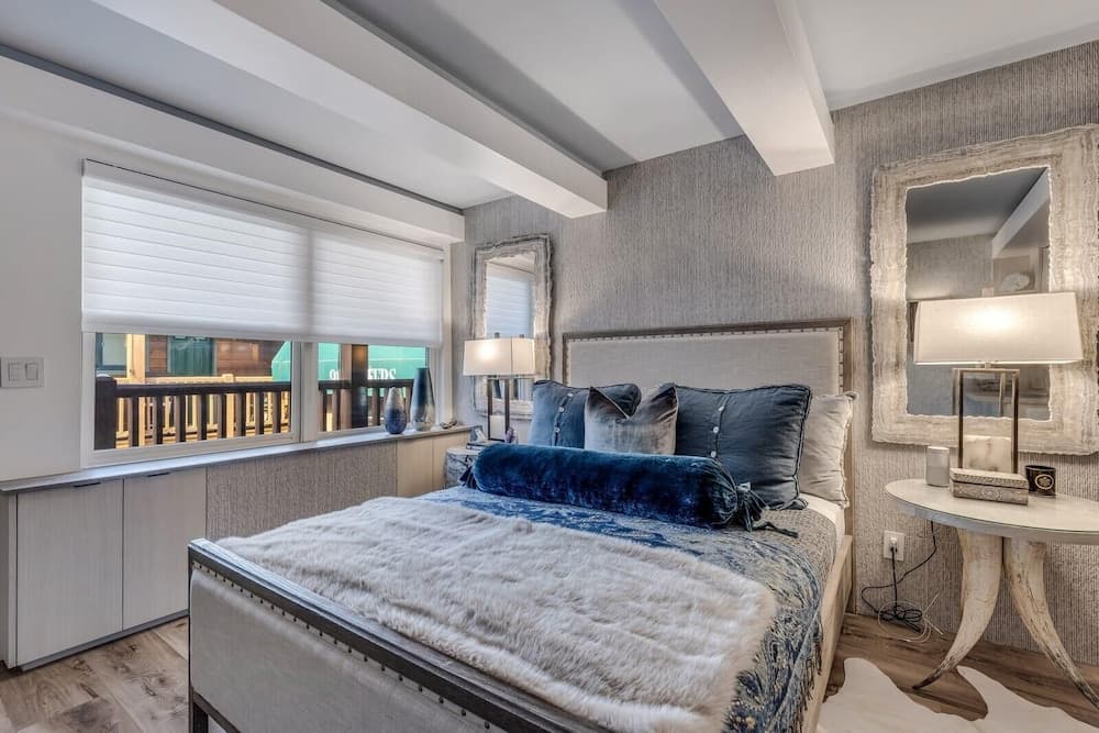 Glamorous Designer Studio - in Town