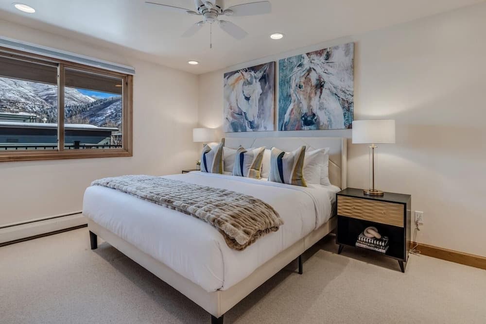 New Listing 2BR 2BA Condo - Mountain Views