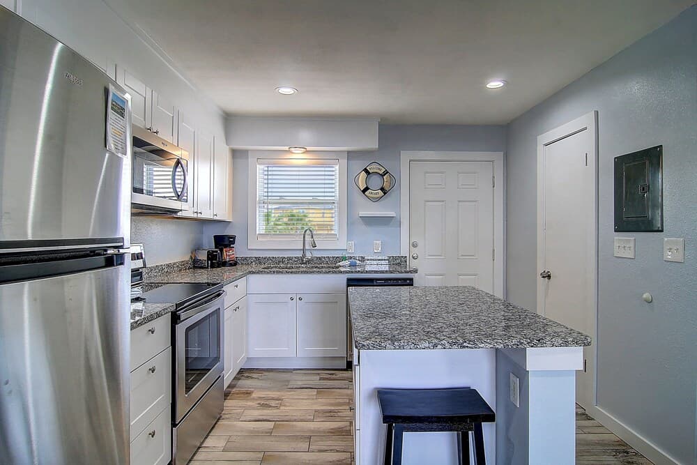 Bay Tree C1 1 Bedroom Condo by Redawning