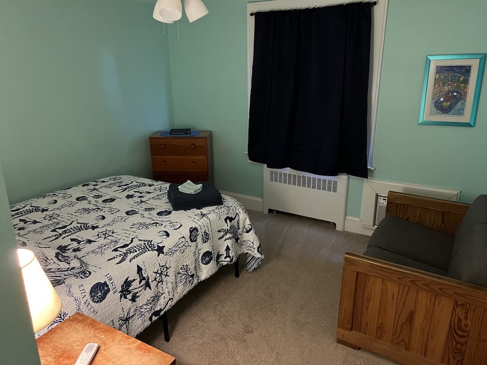 Historic Beach Side Getaway - Pet Friendly, Wifi 3 Bedroom Cottage by RedAwning