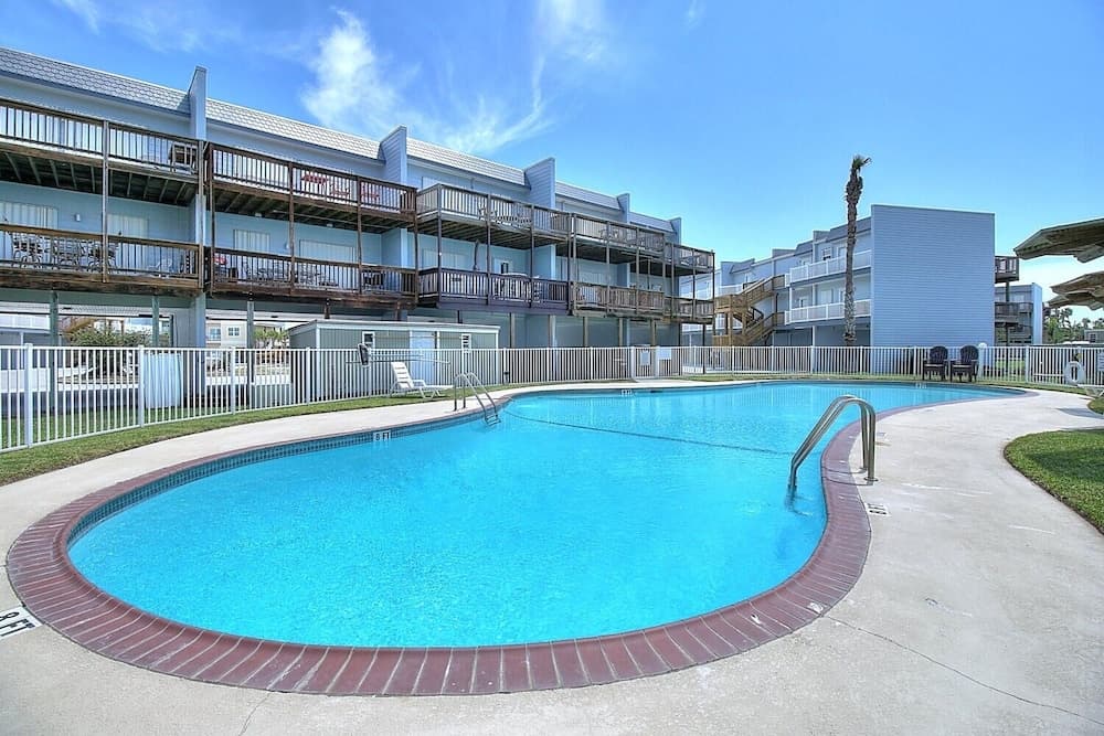 Bay Tree D5 Condo by Redawning