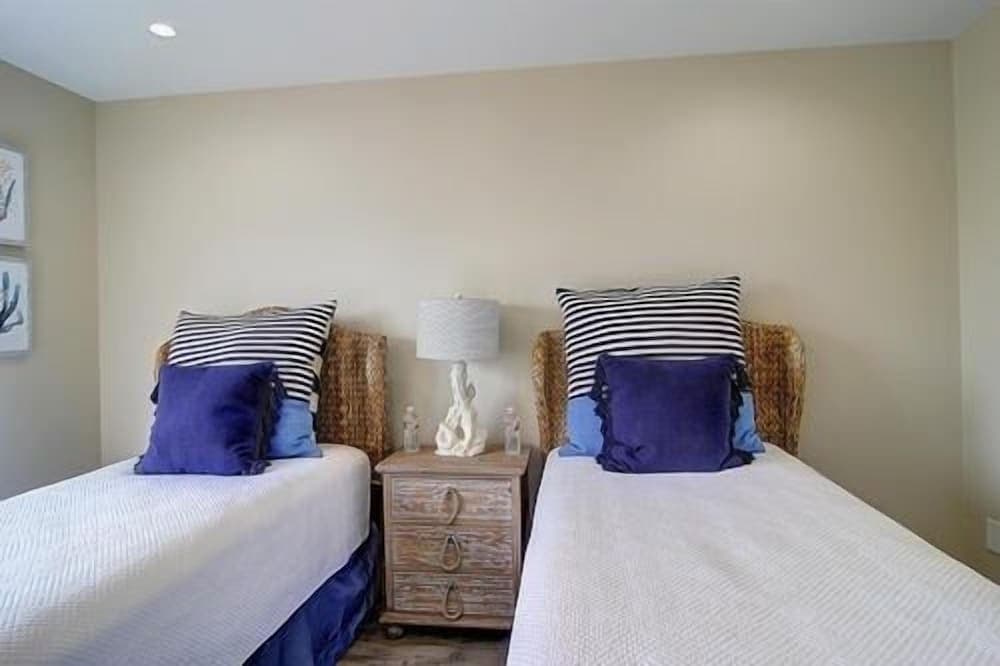 Bay Tree B13/14 3 Bedroom Condo by Redawning